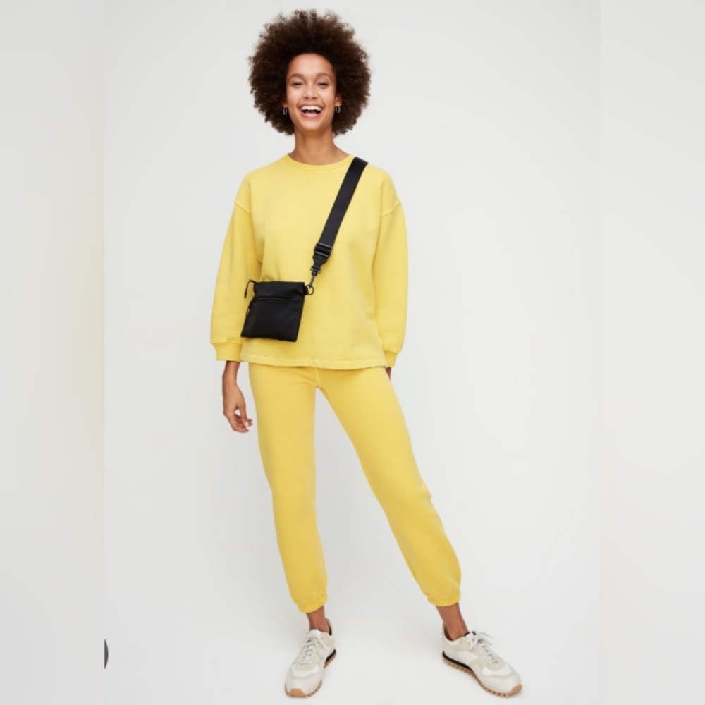 New Aritzia Wilfred Free Yellow Boyfriend-fit crewneck Nan Sweatshirt - Picture 2 of 9